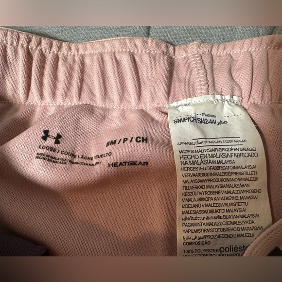 Under Armour Heat Gear Loose Fit Athletic Shorts - Picture 3 of 4